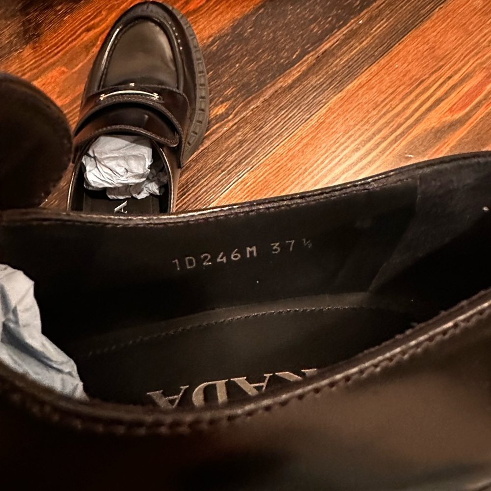 Prada Loafers like new size 37.5 - Picture 6 of 7